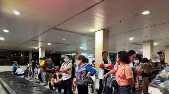 Hành khách vật vã chờ 40 phút trong ống lồng Tân Sơn Nhất, Cục hàng không yêu cầu chấn chỉnh