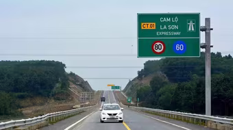 Hoàn thành các trạm dừng nghỉ tạm trên cao tốc Bắc Nam trước 27-4