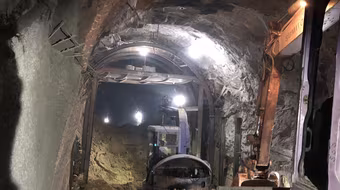 Có thể mất thêm 3 ngày nữa mới thông được hầm đường sắt Đèo Cả