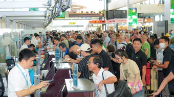 Vé máy bay đắt đỏ ảnh hưởng việc đi lại, Bộ Giao thông yêu cầu rà soát