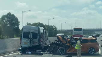 Ba ô tô gặp tai nạn liên hoàn trên cao tốc Hà Nội- Hải Phòng đều mới đăng ký