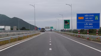 Cao tốc Diễn Châu- Bãi Vọt miễn phí phương tiện vận chuyển hàng hoá cứu trợ lũ lụt