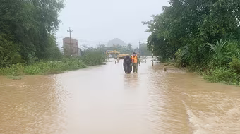 Miền Trung mưa lớn, nhiều nơi vượt 300mm