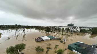 Mưa lũ lớn ở miền Trung ngay trong tháng 6 là điều hiếm xảy ra