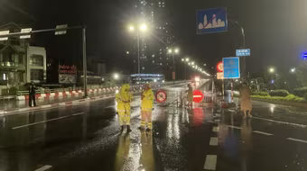 Quảng Ninh cấm xe máy và phương tiện thô sơ qua cầu Bãi Cháy 