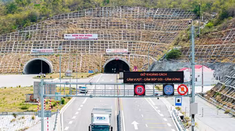 Hơn 1.100 tỷ đồng để mở rộng 6 làn xe hoàn thiện hầm Núi Vung