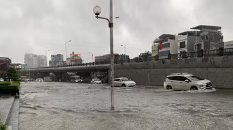 Mưa rả rích từ miền Bắc đến miền Trung sẽ giảm dần từ chiều nay