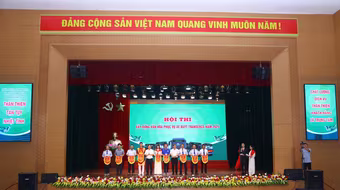 Nhân viên xe buýt Hà Nội sôi nổi thi xây dựng văn hoá phục vụ hành khách