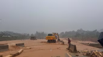 Hôm nay, sẽ thông xe đường La Sơn- Hoà Liên bị ách tắc kéo dài do mưa lũ