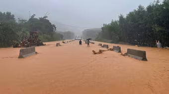 Miền Trung lại bước vào đợt mưa lớn kéo dài, lượng mưa cục bộ vượt 800 mm