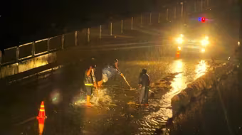 Tạm đóng cao tốc Vĩnh Hảo- Phan Thiết do mưa ngập và sạt lở