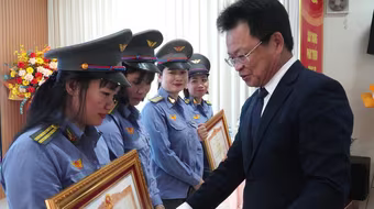 Bốn nữ nhân viên gác chắn dũng cảm cứu người được Thủ tướng tặng Bằng khen