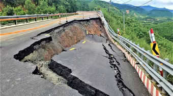 Dự kiến ngày mai thông xe đèo Khánh Lê 