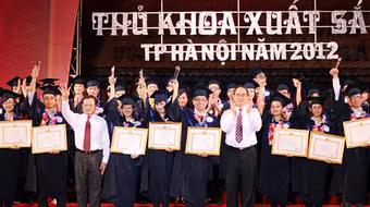 1.203 thủ khoa được tuyên dương trong 10 năm qua 