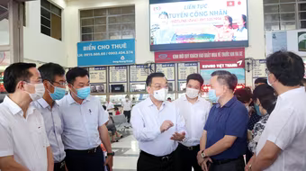 Kiểm tra sân bay, bến xe, Chủ tịch Hà Nội yêu cầu quyết liệt kiểm soát , ngăn chặn nguy cơ dịch bệnh
