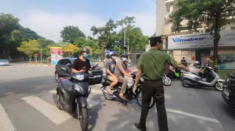 Hà Nội tiếp tục hỏa tốc yêu cầu các đơn vị, cơ quan trên địa bàn làm việc trực tuyến, hạn chế cán bộ công chức ra đường 