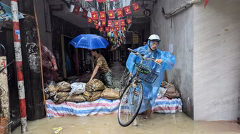 Hà Nội: Tuyệt đối không để ai bị đói, bị rét, không có nơi ở do mưa lụt