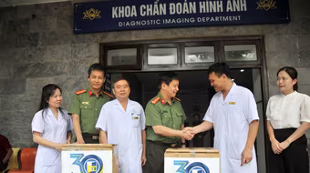 An ninh Thủ đô mang những món quà thiết thực đến Tuyên Quang sau mưa lũ