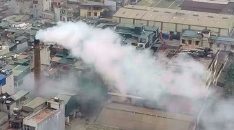 Chủ tịch Hà Nội chỉ đạo làm rõ thông tin nhà máy dệt xả khói bụi vào khu dân cư ở Hoàng Mai