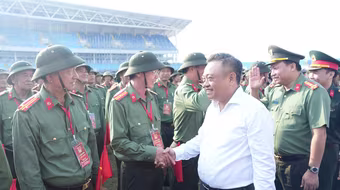 Chủ tịch Hà Nội Trần Sỹ Thanh thăm, động viên lực lượng tham gia diễu binh, diễu hành 