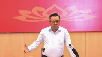 Chủ tịch Hà Nội Trần Sỹ Thanh chủ trì họp, chỉ đạo ứng phó với cơn bão số 11