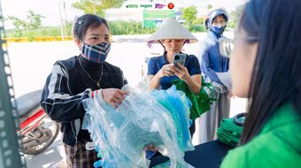 Xã đảo duy nhất ở Thủ đô lan tỏa lối sống xanh với hoạt động “Gieo xanh giữ lành - Đổi túi nilon lấy túi vải”