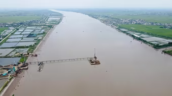 Dân hỏi - UBND TP trả lời: Có được cấp phép xây dựng khi đất nằm trong khu vực hành lang sông Đáy?