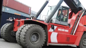 Ấn nhầm chân ga đâm chết người