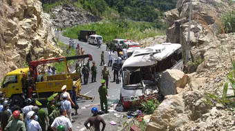 Xây tường chắn tại điểm xảy ra tai nạn giao thông thảm khốc