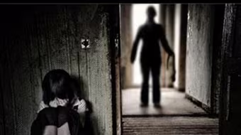 Gã trai xông vào KTX bịt miệng, bế học sinh 10 tuổi ra khe suối hiếp dâm