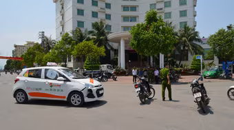 Vượt đèn đỏ gây tai nạn liên hoàn