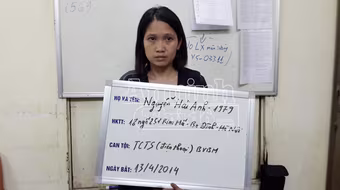 Liệt một tay vẫn "hành nghề 2 ngón" tại bệnh viện Bạch Mai