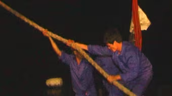 16 ngư dân thoát chết gang tấc trên con tàu bị thiêu rụi ở Hoàng Sa