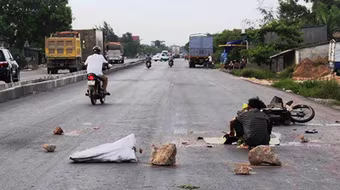 Va phải hòn đá, nam thanh niên ngã xuống đường bị xe container cán tử vong