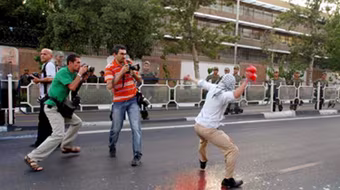 Bốn nhà báo quốc tế bị Iran bắt giữ