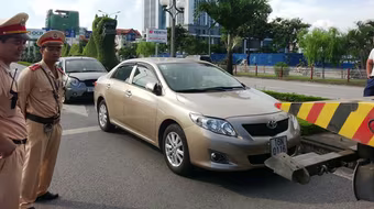 Uống rượu bia, lái xe ô tô bỏ chạy, lăng mạ CSGT làm nhiệm vụ