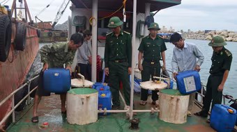Bắt tàu chở 3.000 lít dầu có nguồn gốc phi pháp
