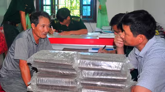 Buôn thuốc nổ mua từ bãi đá