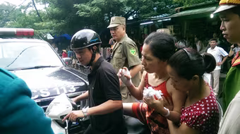 “Đội mưa” theo dõi cuộc giải cứu con tin