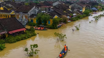 Mưa lũ làm 40 người chết và mất tích