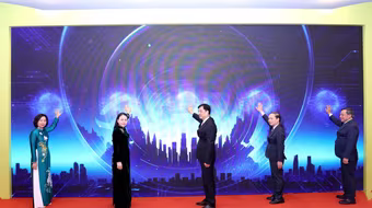 Khai mạc Triển lãm ảnh, không gian “Đoàn kết, sáng tạo”, ra mắt ứng dụng Mặt trận số Thủ đô