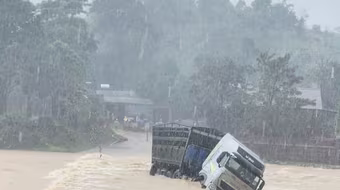 Mưa lớn làm 14 người tử vong và mất tích tại các tỉnh miền Trung