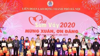 Hà Nội: Tặng 5.000 phần quà, hỗ trợ vé xe miễn phí để người lao động được sum họp ngày Tết