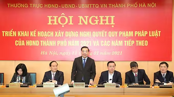 Chủ tịch UBND TP Hà Nội: Có tình trạng "vừa chạy vừa xếp hàng" trong xây dựng chính sách