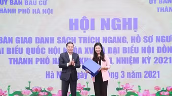 Hà Nội: Bàn giao 260 hồ sơ ứng cử ĐBQH khóa XV và Đại biểu HĐND TP khóa XVI