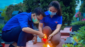 Thanh niên Thủ đô thắp nến tri ân các anh hùng liệt sĩ
