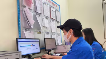 [Ảnh] Tình nguyện viên nhập liệu "vào việc" ngày đêm hỗ trợ chiến dịch tiêm chủng Covid-19