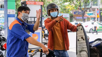 Giá xăng giảm nhẹ, dầu diesel tăng