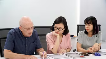 Hướng dẫn xác định tiền lương cho lao động nước ngoài tại Việt Nam