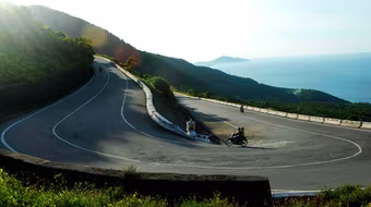 Đi xe đạp vượt đèo Hải Vân